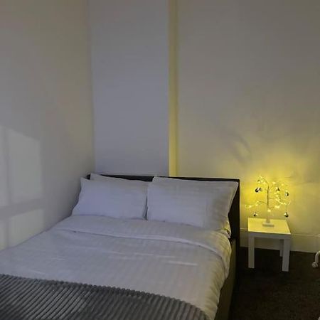 Room 2 • Double Bed In London King'S Cross Exterior photo